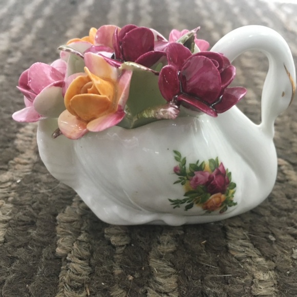 OLD COUNTRY ROSES - Picture 3 of 11